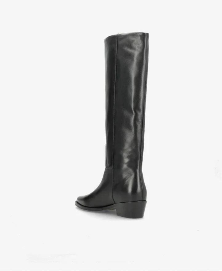 CONFIDENCE BOOT