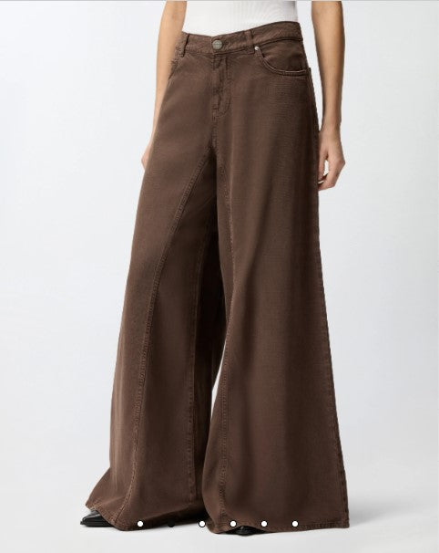WIDE LEG BULL